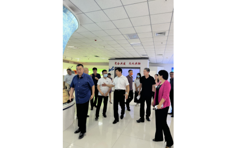 唐山市政協(xié)副主席、黨組成員董學忠一行來我公司調(diào)研視察